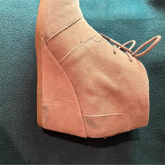 Toms Women's Desert Wedge Taupe Suede Booties - Size 6 - Picture 11 of 14